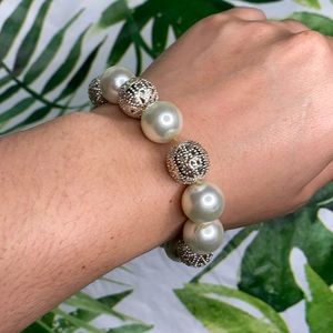 Cute white ball bracelet